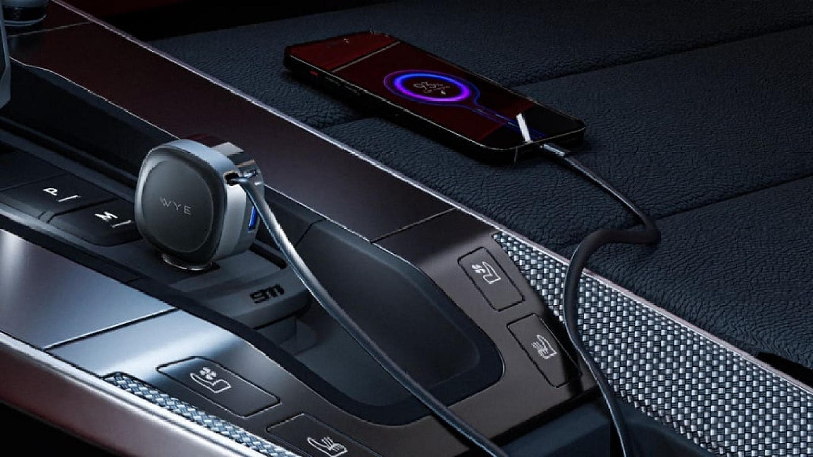 3-IN-1 Fast Charging In-Car Charger with Built-in Retractable Cable & USB A, USB C ports