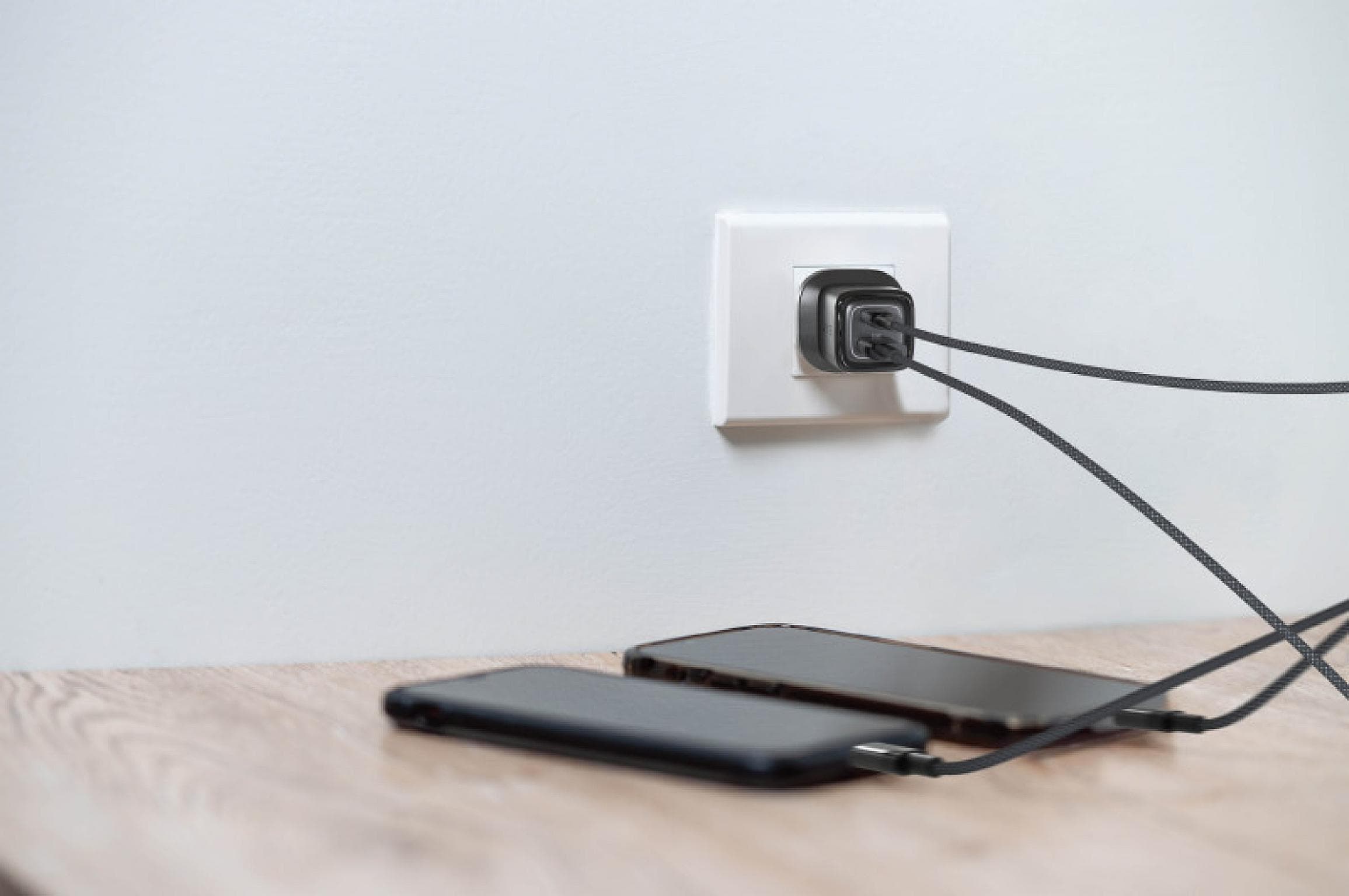 32W Dual Port USB-C & USB-A Charging Kit with USB-C to USB-C Cable  (Gan III)